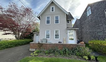 33 Sybil Ave, Branford, CT 06405