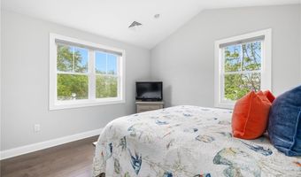 36 Wanda St, Narragansett, RI 02882
