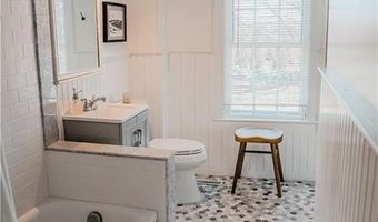 127 Willow Ave, Little Compton, RI 02837