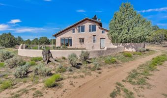 77 North Rd, Carson, NM 87517