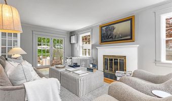 7 Florence Ave, Newport, RI 02840