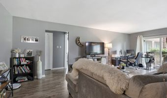 2642 N Windsor Dr 102, Arlington Heights, IL 60004