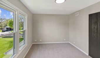 731 Roaring Brook Ln, Algonquin, IL 60102
