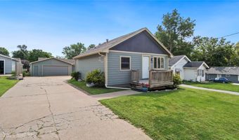 2325 E 40th Ct, Des Moines, IA 50317