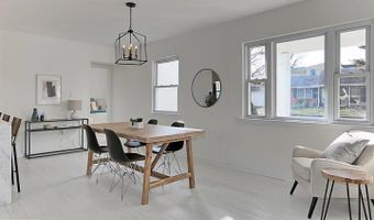 2501 CREST St, Alexandria, VA 22302