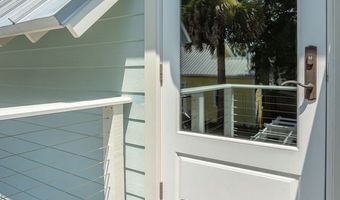 19 11th St, Apalachicola, FL 32320
