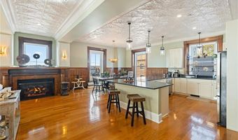 423 Hope St C, Bristol, RI 02809