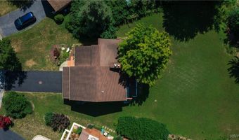 7 Hummingbird Ln, Amherst, NY 14228