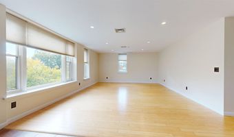 230 College St 7, Burlington, VT 05401