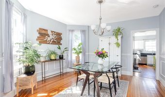6 Pond Ave, Newport, RI 02840