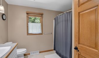 2706 Meadow Glen Rd, Ames, IA 50014