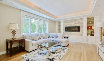 8 Pilgrim Rd, Ashland, MA 01721