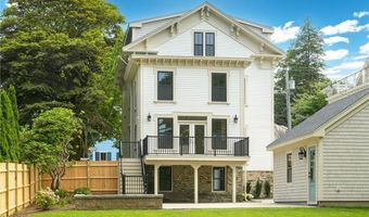 28 Mount Vernon St, Newport, RI 02840