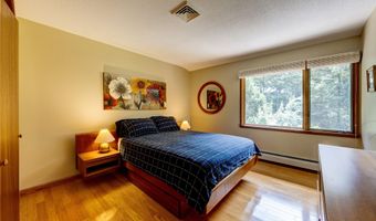 15 Brookridge Dr, Avon, CT 06001