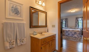 35 Jennie Cir, Agawam, MA 01001