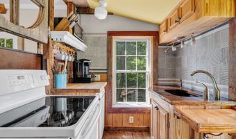 6 Spring St, Chester, CT 06412