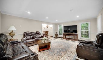 320 Brampton Ln, Arlington Heights, IL 60004