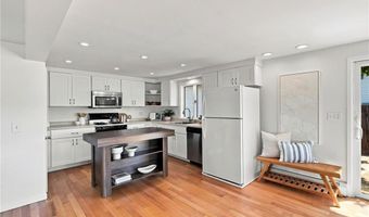 32 King Philip Ave, Barrington, RI 02806