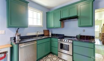 536 E Gordon Ln, Savannah, GA 31401
