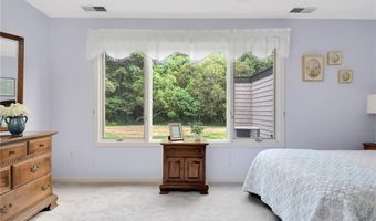 19 Vanderbilt Dr, Narragansett, RI 02882