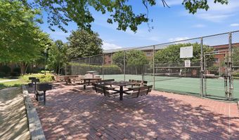 1608 W ABINGDON Dr 302, Alexandria, VA 22314
