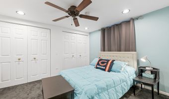 2320 Barrett Dr, Algonquin, IL 60102