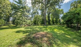 119 Smith Dr, Ballwin, MO 63011