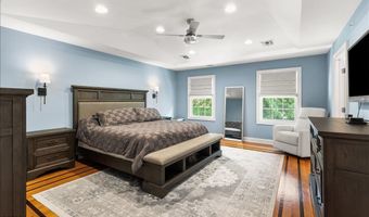 31 White Oak Ln, Aberdeen, NJ 07747