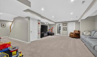 918 Claybend Dr, Ballwin, MO 63011