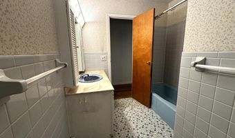 142 Pine Cir, Bennington, VT 05201