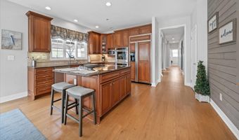 33 WATERTON Dr, Bear, DE 19701