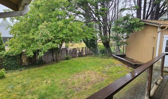 821 KEVIN Pl, Brookings, OR 97415