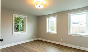 162 Waldo Ave, Belfast, ME 04915