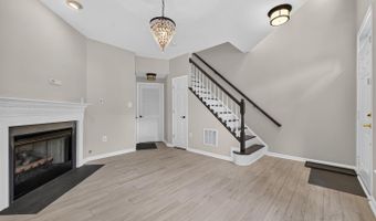 932 HARRISON Cir, Alexandria, VA 22304