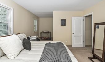 3 Woodside Dr, Albany, NY 12208
