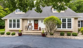 11 MEADOWBROOK Ct, Appleton, WI 54914