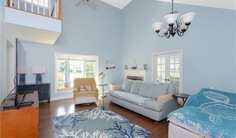 327 Corey Ln, Middletown, RI 02842