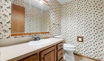 4628 N Farmstead Ct, Bel Aire, KS 67220