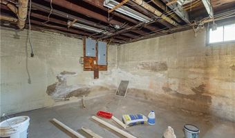 51 Oakland Ave, Cranston, RI 02910