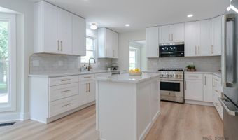 408 W Foxdale Ln, Arlington Heights, IL 60004
