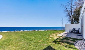2622 LAKE St, Algoma, WI 54201