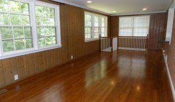 138 S ABINGDON St, Arlington, VA 22204