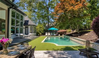 265 Oakhurst Leaf Dr, Alpharetta, GA 30004