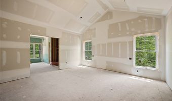 810 Club Dr W, Aurora, OH 44202