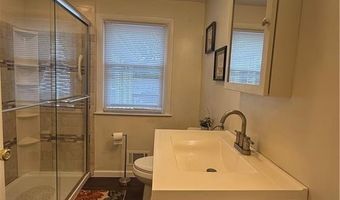 124 Zinnia Dr, Cranston, RI 02920