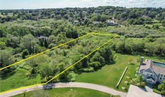 100 Summerfield Ln, Middletown, RI 02842