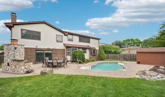 2425 N Drury Ln, Arlington Heights, IL 60004