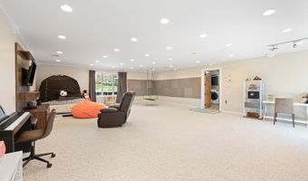 25 CARSDALE Dr, Belle Mead, NJ 08502