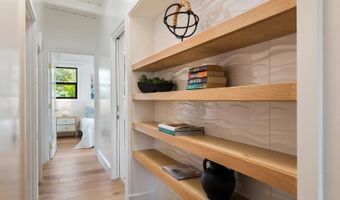 114 Kaelepulu Dr, Kailua, HI 96734