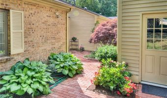 123 Pine Glen Dr, East Greenwich, RI 02818